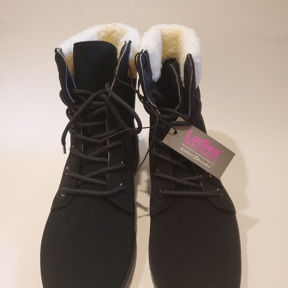 Bobbie Brooks Black boots Size L(10-11)